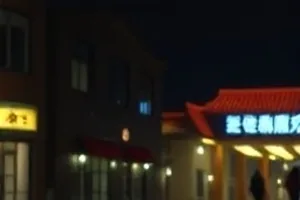 无声放映厅剧照：空无一人的放映厅座椅与光束